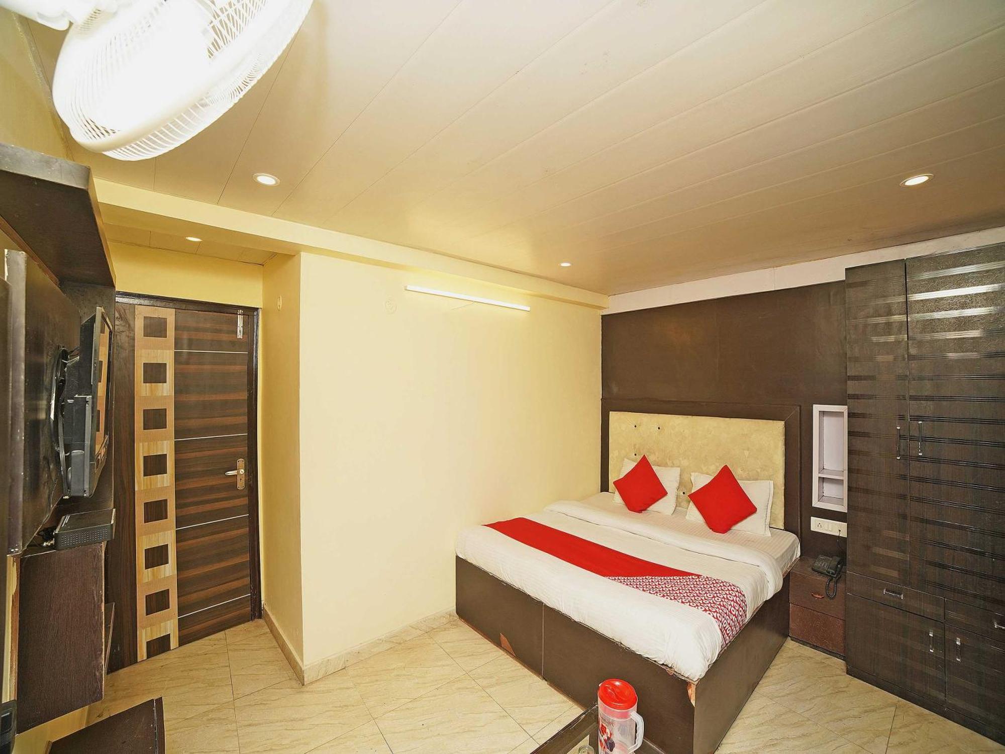Oyo Flagship 8594 Golden Nest Hotel Nainital Exterior foto